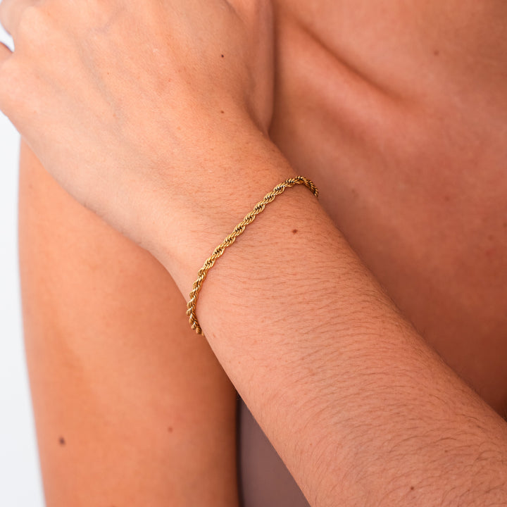 Ella Twist: Chic Elegance Redefined