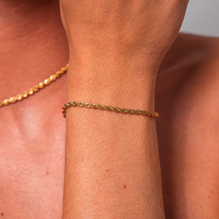 Ella Twist: Chic Elegance Redefined