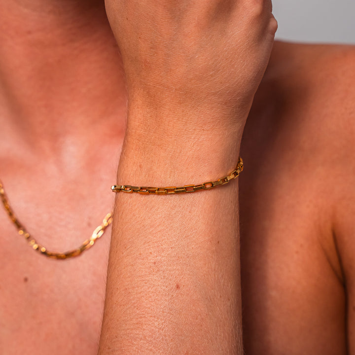 Aura: Illuminate Your Style