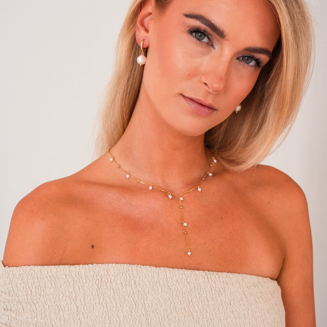 Elegant Pearl Drop Necklace
