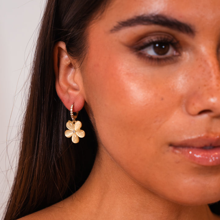 Opale Fleur: Radiant Bloom Charm