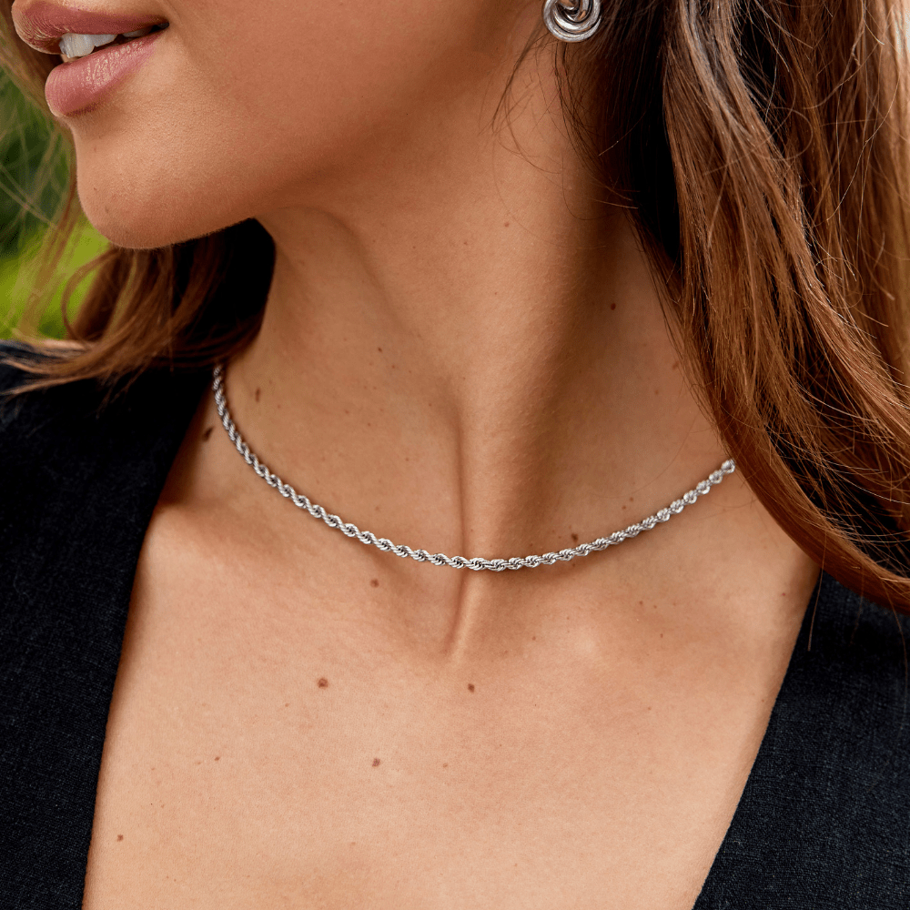 Twisted Elegance: Calla Chain Necklace