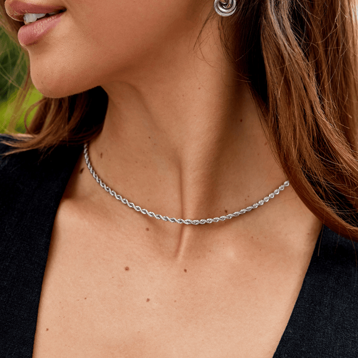 Twisted Elegance: Calla Chain Necklace