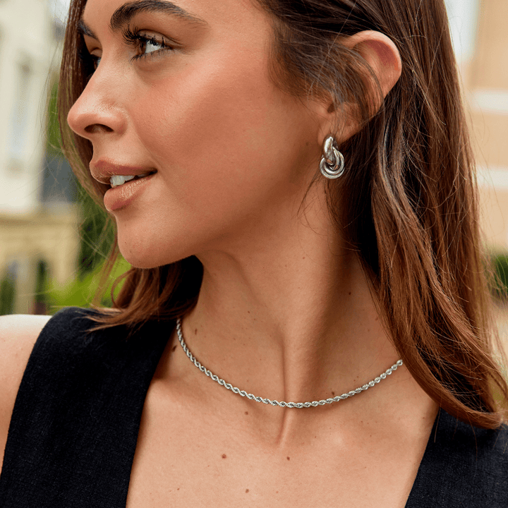 Twisted Elegance: Calla Chain Necklace
