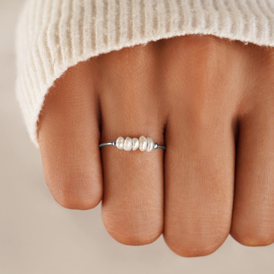 Éclat de Perle: Bague Élégance Classique