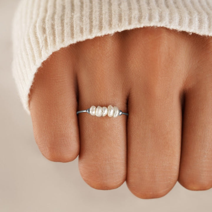 Éclat de Perle: Bague Élégance Classique