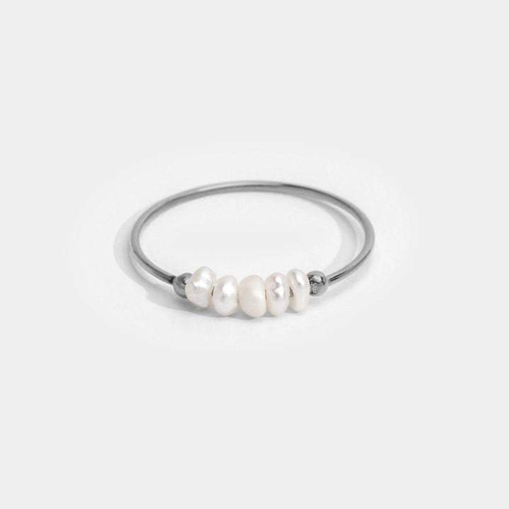 Éclat de Perle: Bague Élégance Classique