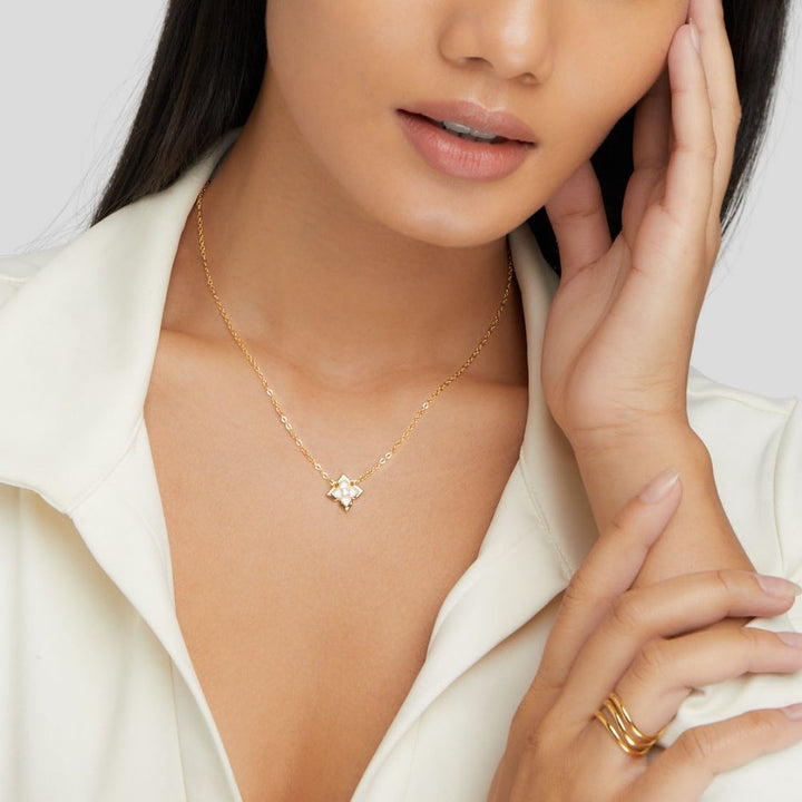 Enchanting Dalia Clover Charm