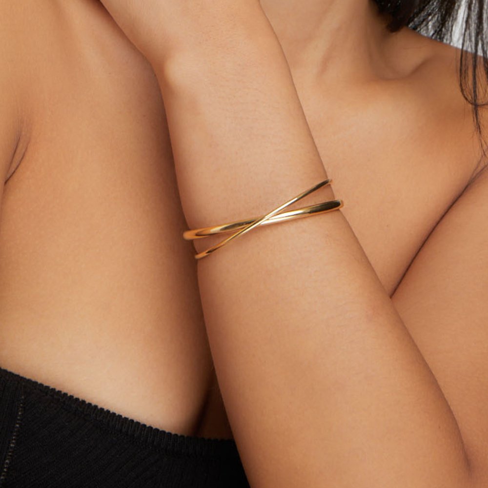 Twist of Elegance: Eva Bracelet