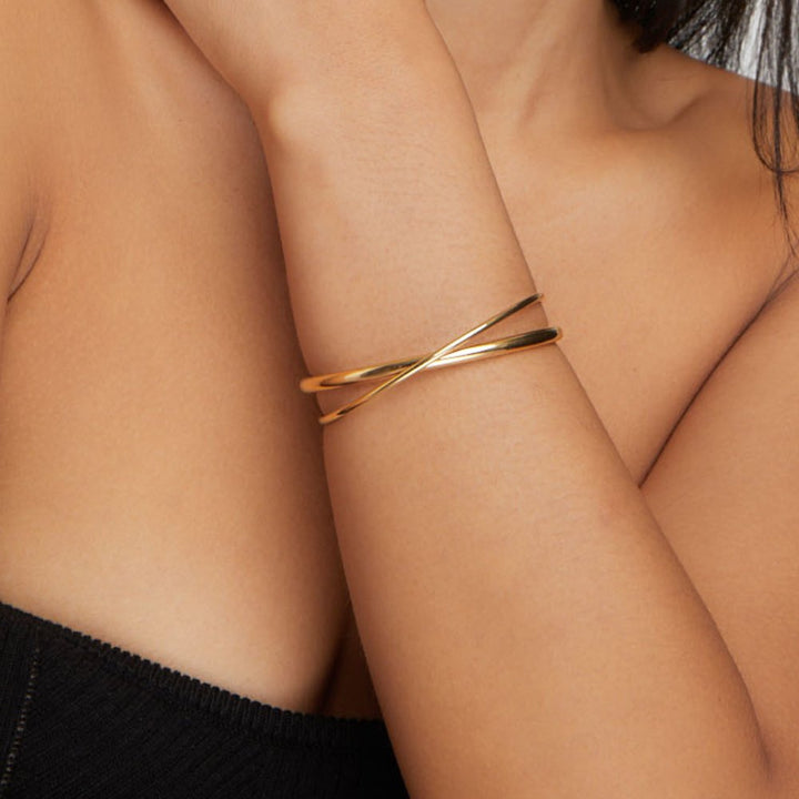 Twist of Elegance: Eva Bracelet