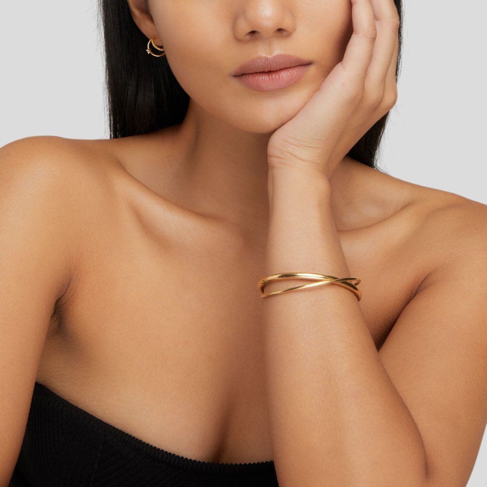 Twist of Elegance: Eva Bracelet