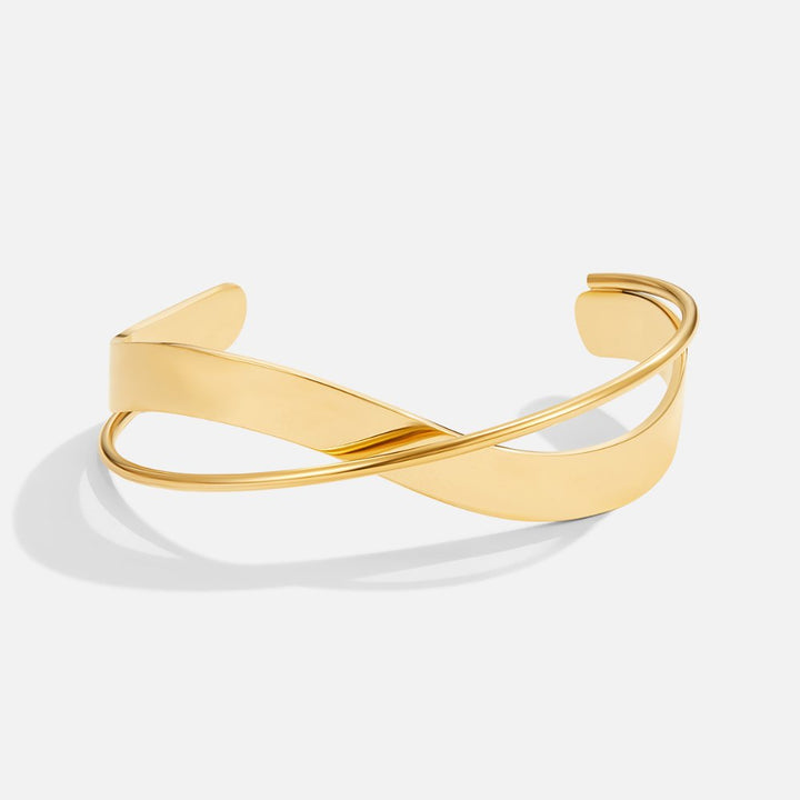 Golden Glow: Eve's Elegance Bracelet